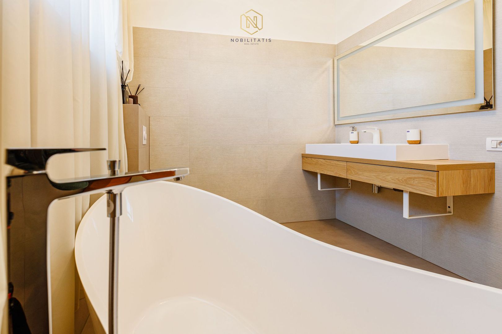 O Capodoperă Arhitecturală, Oferind Eleganță și Confort - Dumbravita - Poză 34