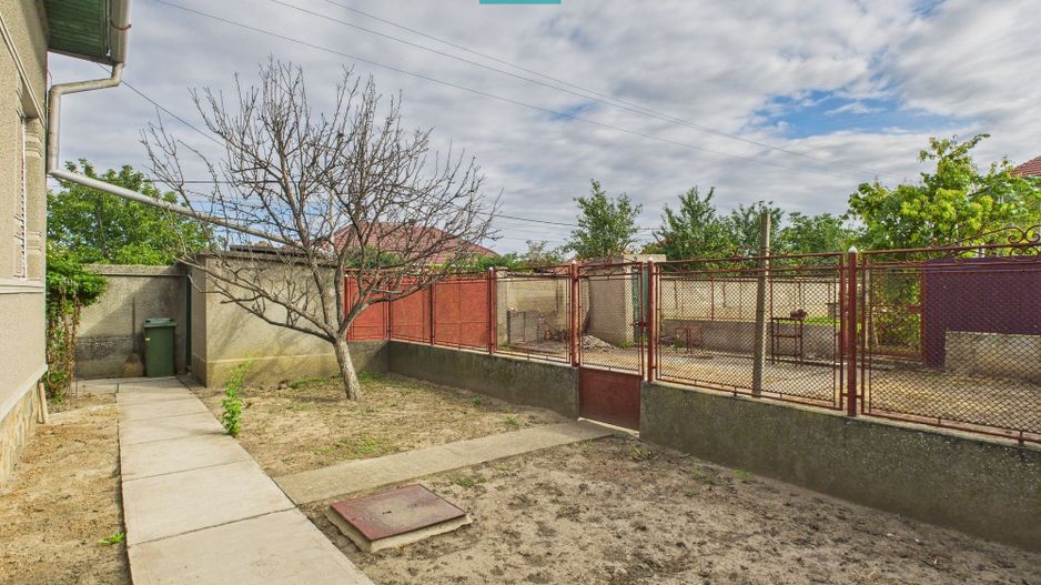 Casă cu teren generos, zonă centrală, Curtici - Poză 19
