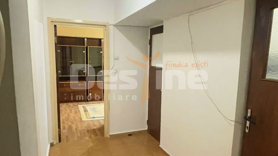 De vânzare apartament cu 3 camere- zona Tomis Nord - Poză 2