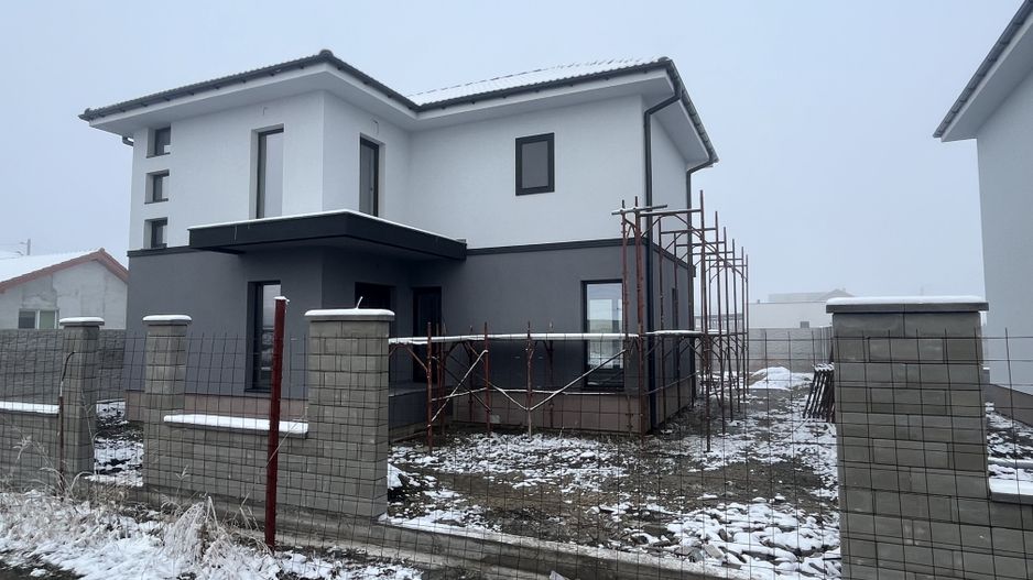 Sacalaz individuala P+E,Terasa,balcon,2 bai,5 camere,2 F.s - Poză 6