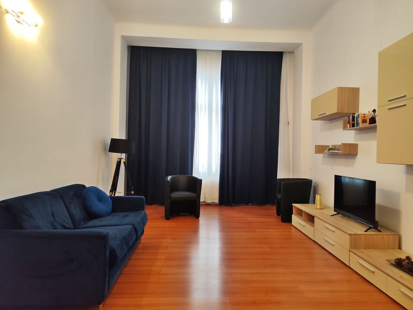 Inchiriere 3 camere  ultracentral, str. Iuliu Maniu, Oradea - Poză 1