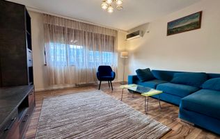 Apartament decomandat 3 camere de închiriat în Piața Bălcescu