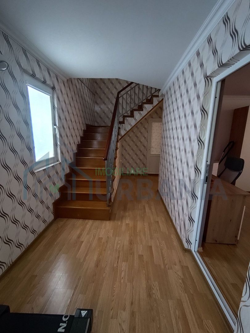 Vilă în Valea Adâncă, 5 camere, la 800 m de Aleea Tudor Neculai – Dormitor la parter - Poză 6