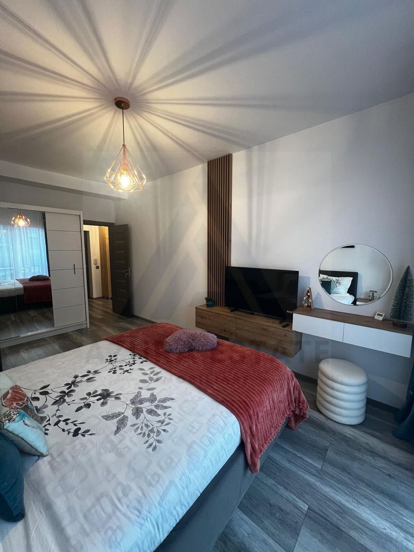 Apartament ultrafinisat 2 camere curte proprie si parcare in Selimbar - Poză 12