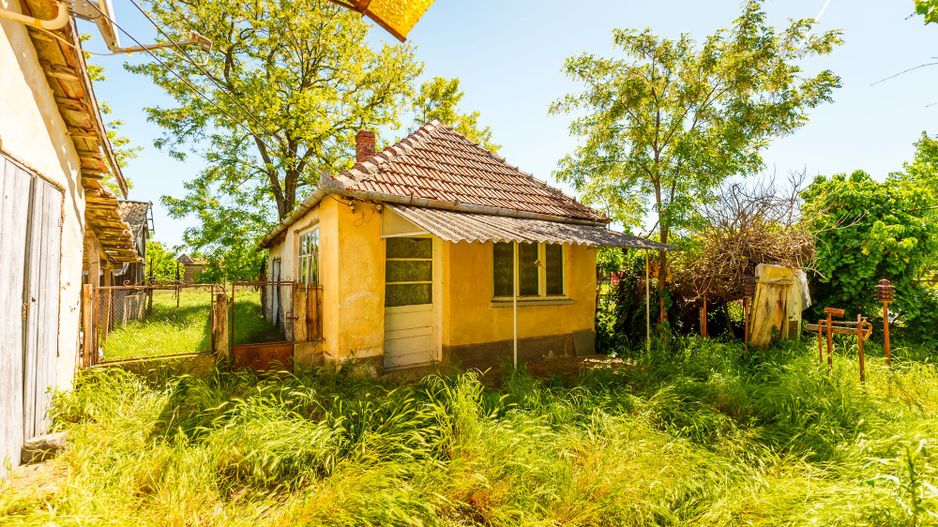 Casă cu potențial în Iratoș - Poză 21