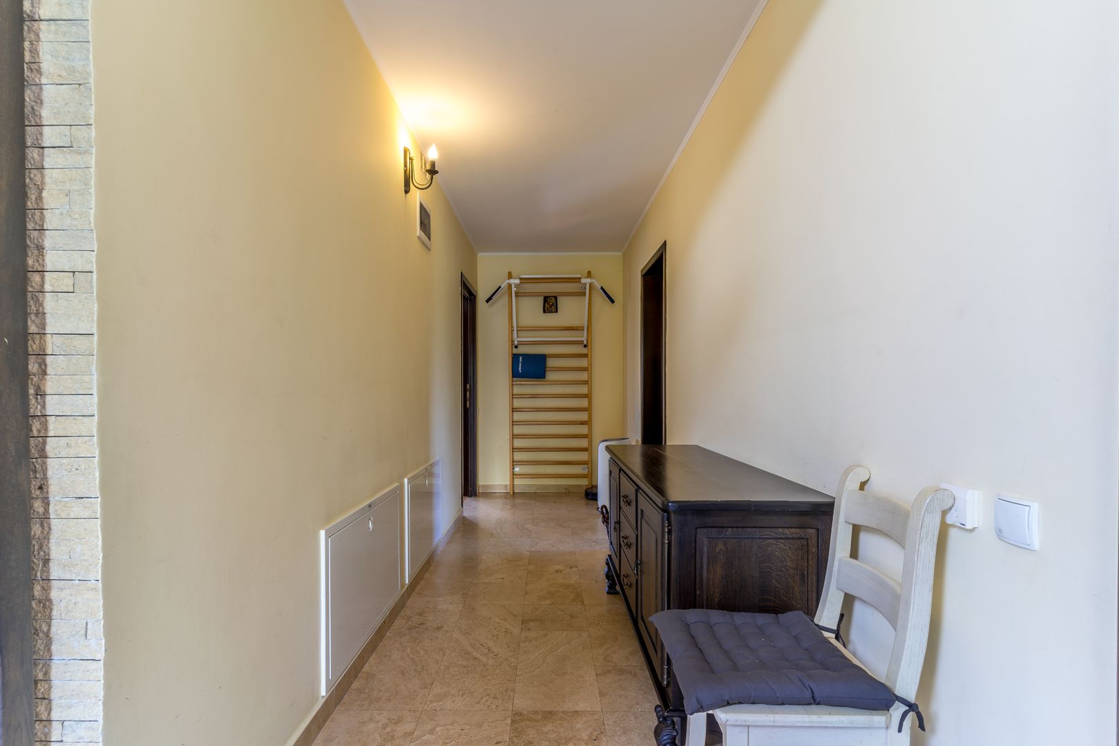 9 camere, 5 bai, spatiu hobby, gradina, garaj,locatie buna - Poză 20
