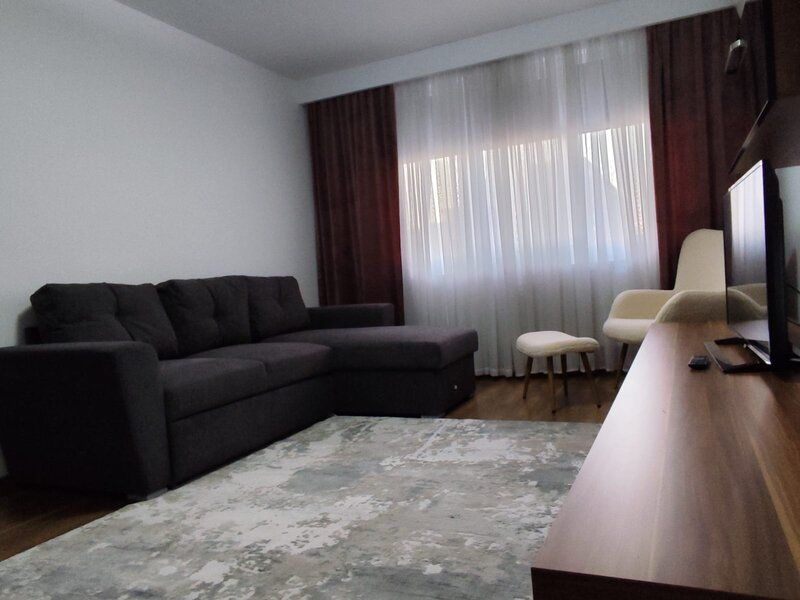 Apartament modern cu 2 camere de inchiriat, renovat, 9 minute Metrou - Poză 1
