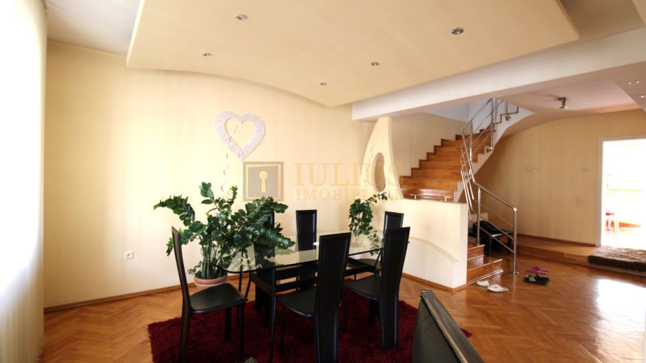 3 dormitoare, 3 bai, living spatios, 2 terase si curte. - Poză 7