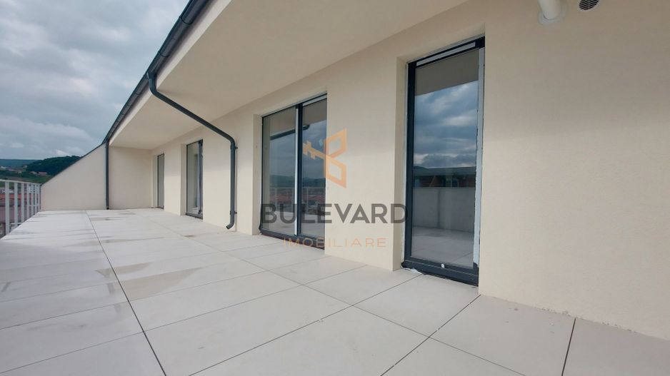 Penthouse cu terasa de 47 mp, zona strazii Eroilor! - Poză 2