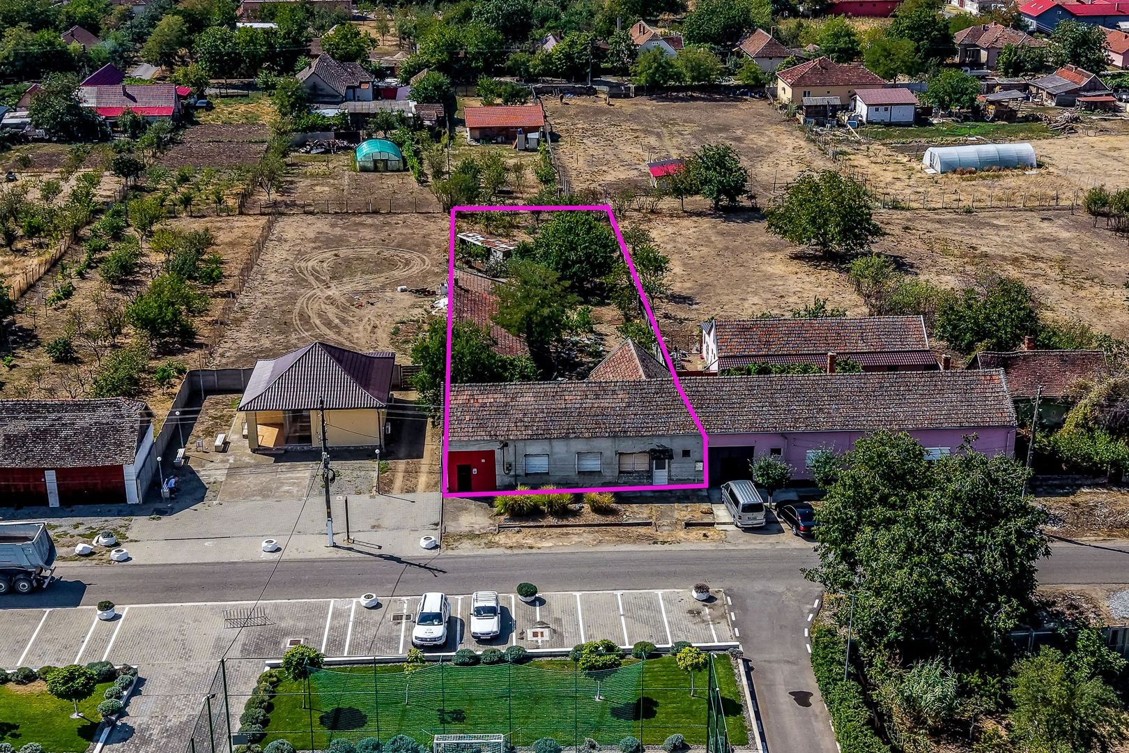 Casă, gospodărie cu teren de 1.345 mp în Galșa-Șiria - Poză 1