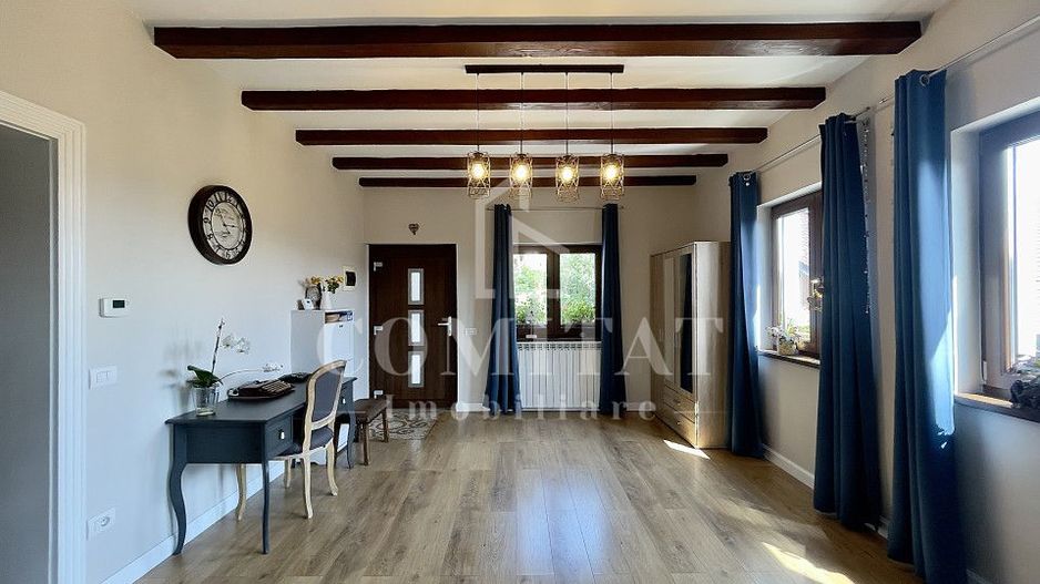 Casă cochetă cu teren generos și panoramă Chinteni - Poză 4