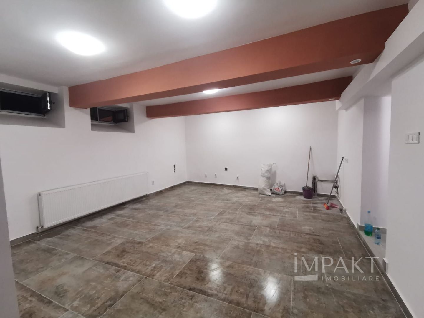 De vanzare -spatiu birouri 2 camere - Centru - Poză 2