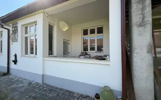 Casa renovata cu curte pentru inchiriere, zona Centrul Vechi - Poză 13