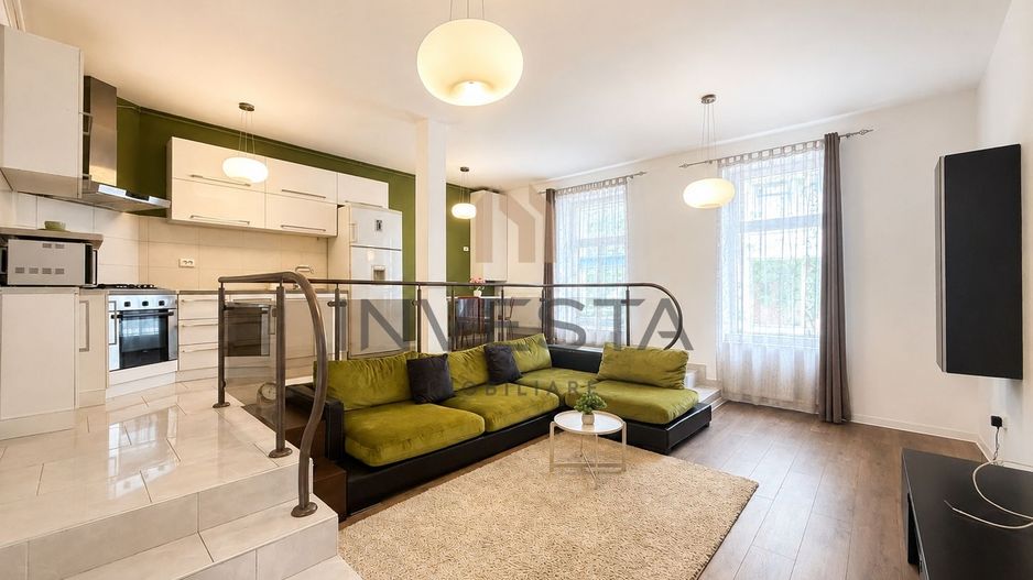 Apartament 3 camere decomandat de inchiriat in vila, zona Centrala! - Poză 1