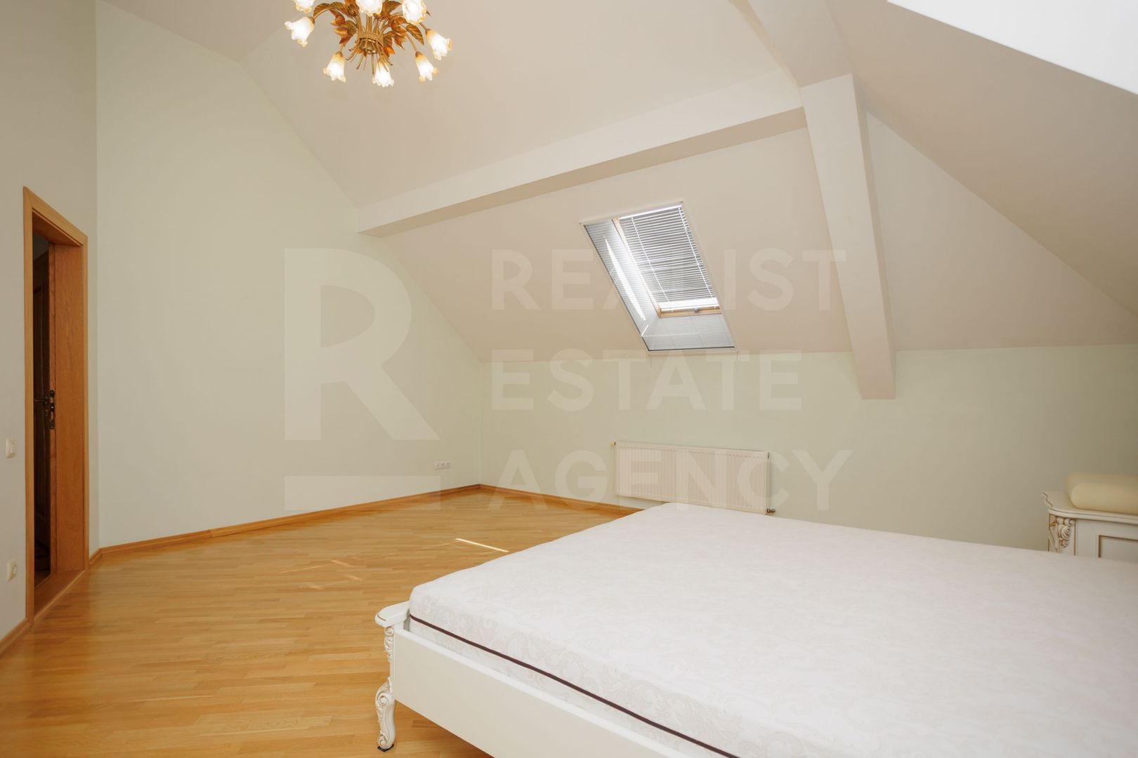 Chirie, casă, 6 camere, Strada Trifan Baltă, Centru - Poză 22
