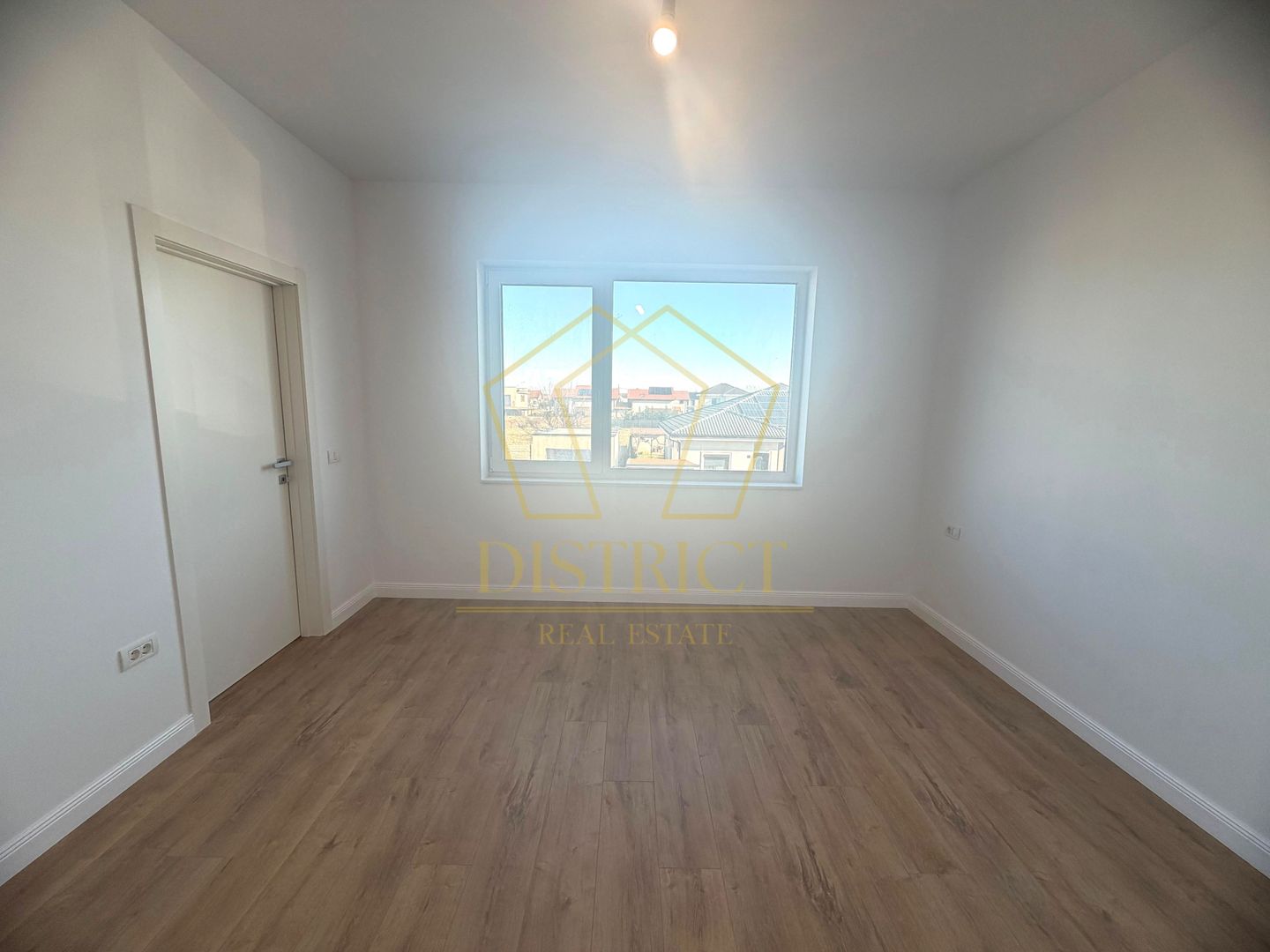 Duplex superb cu 5 camere despărțit prin camera tehnica I Mosnita Noua - Poză 8