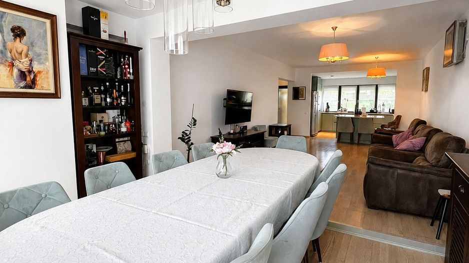 Vila cu 6 camere 4 bai, zona Spitalul Judetean, cu spa, garaj, beci - Poză 3