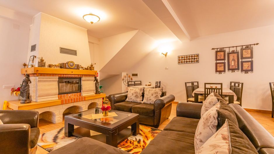 Pensiune Râșnov, 13 camere plus locuință proprietar, zonă Cetate - Poză 2