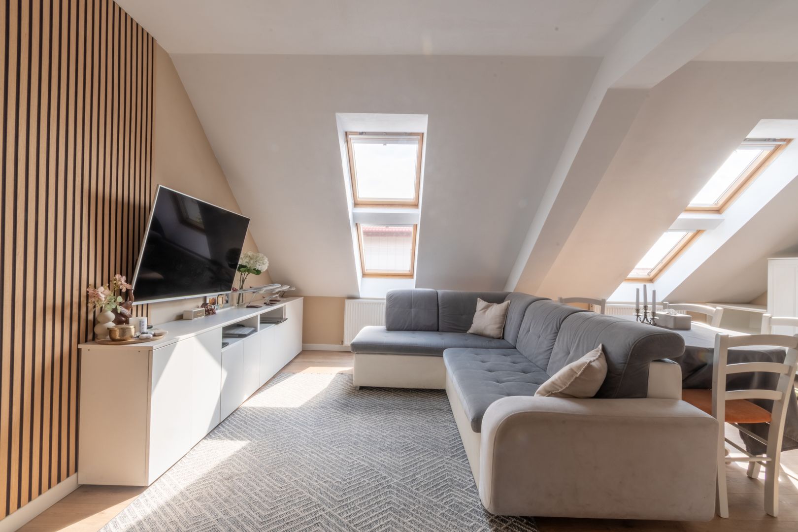 Apartament 3 camere de vanzare Bună Ziua str. Costache Negri Parcare - Poză 2