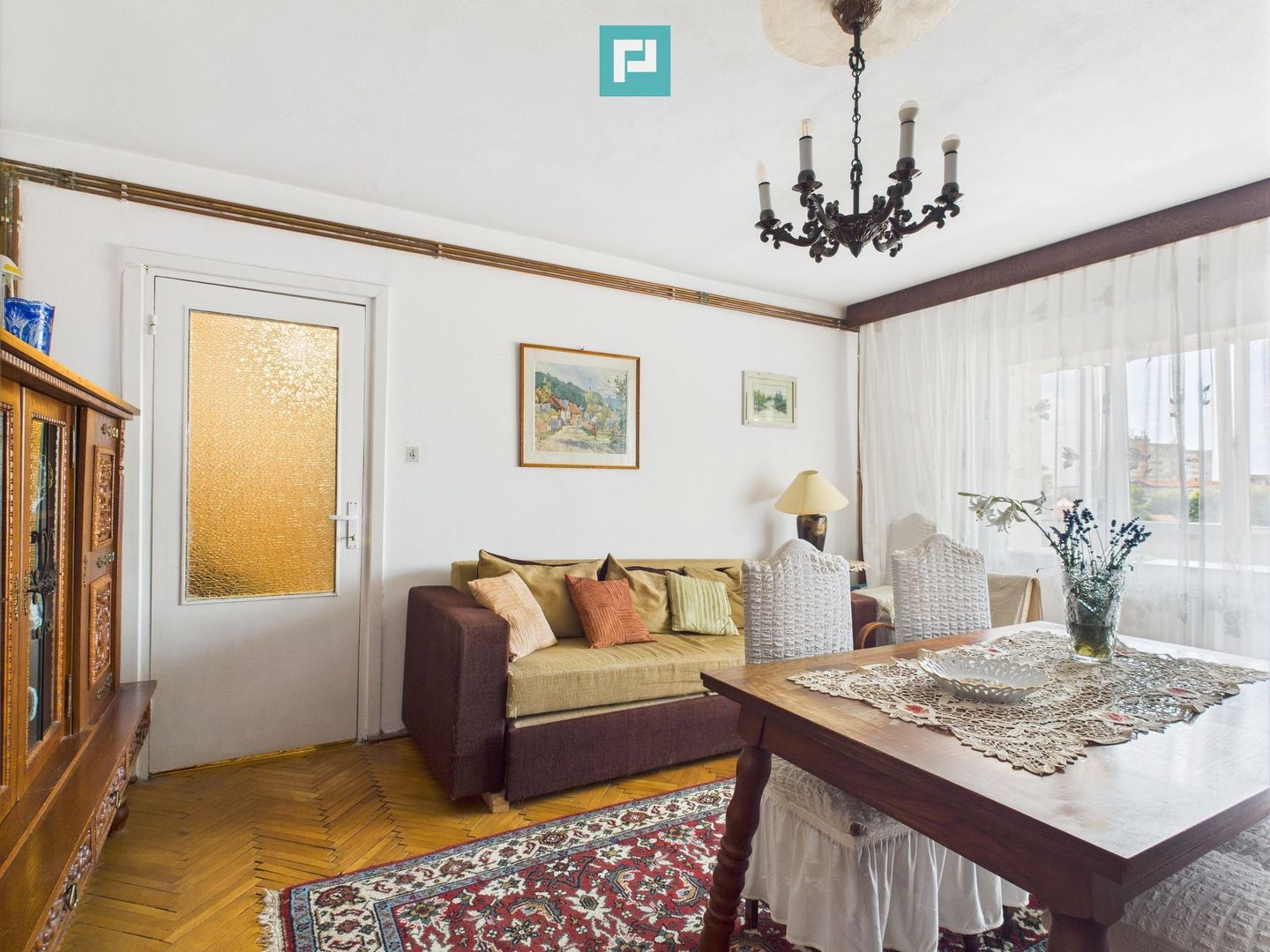 Apartament cu 3 camere, decomandat în Dâmbovița - Poză 2