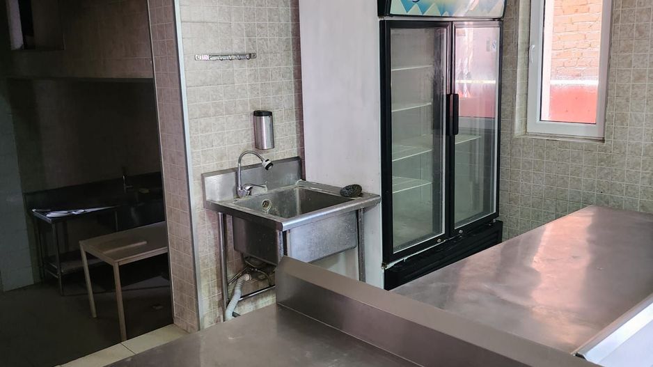 PIPERA/VOLUNTARI  Vilă 3 Nivele Curte & Locuri de Parcare - Gata de Rebranding! - Poză 4