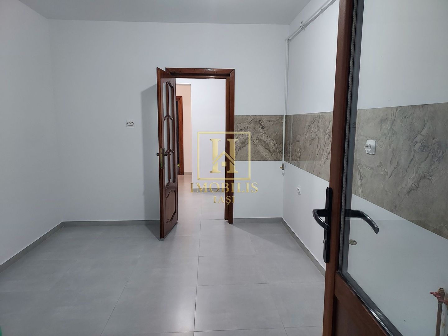 Apartament 3 camere decomandat 84 mp Pacurari 148000 euro - Poză 1