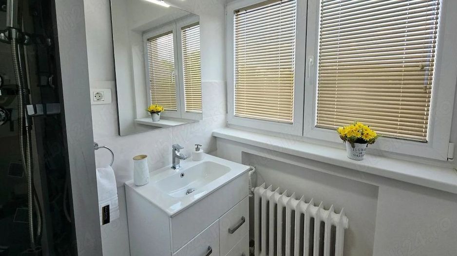 Închiriez apartament 4 camere, nemobilat, Unirii - Poză 6