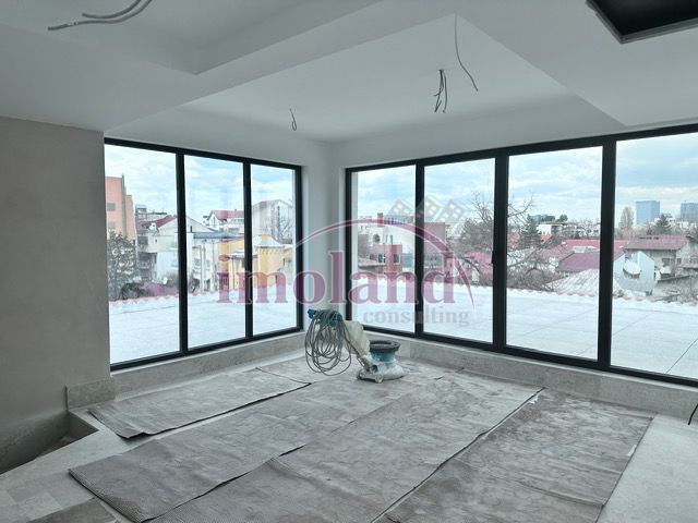 Imobil cu arhitectura unica - consolidat si renovat - Primaverii - Poză 8