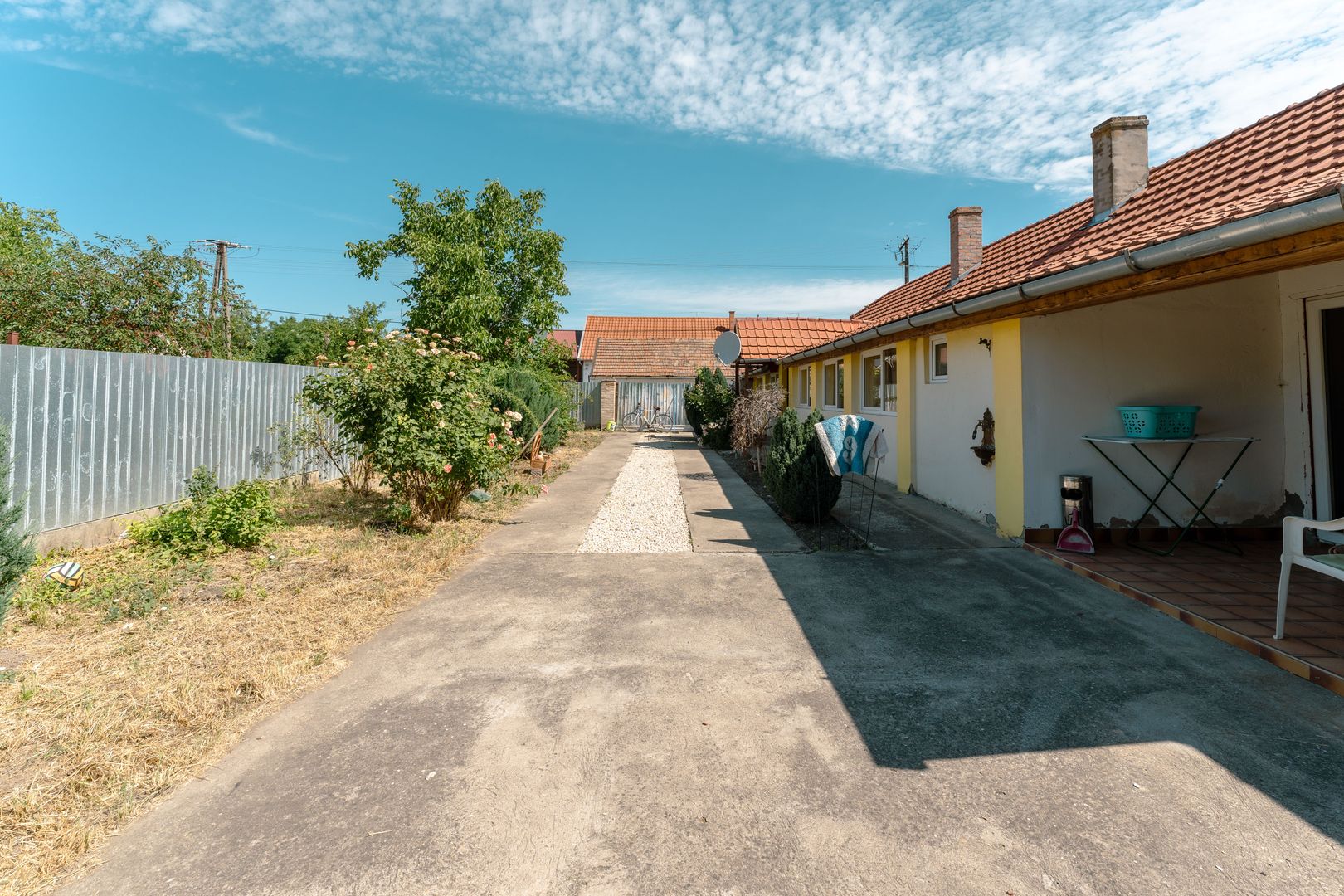 Casă cu teren 3332mp în Bătania - Poză 19