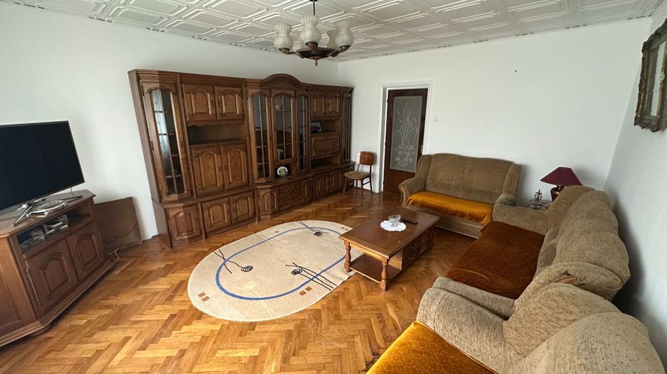 Apartament incapator cu trei camere, zona Vatra Luminoasa - Poză 1