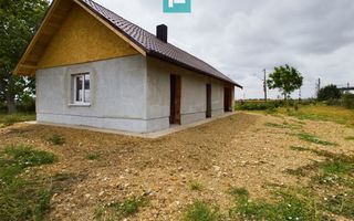 Casă cu 3 camere la roșu de vânzare zona 6Vânători - Poză 1
