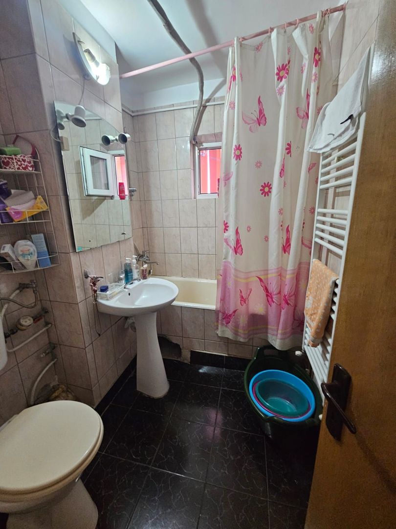 De vânzare apartament 3 camere, Prudu – Complex 2 - Poză 8