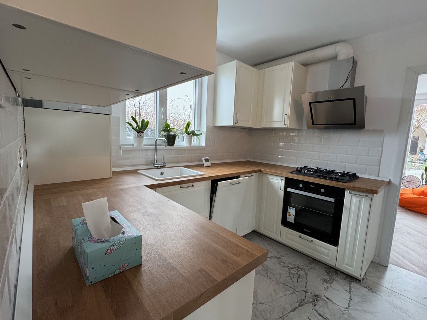 PRIMA CHIRIE, Casa pe parter, 3 camere, 70m2, 23 AUGUST - Poză 1