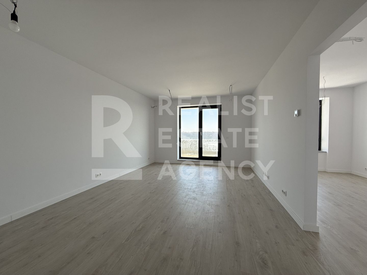 Studio dublu modern de vânzare în nordul capitalei, lângă pădure - Poză 2