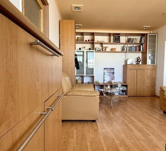 DE VANZARE | APARTAMENT 2 CAMERE | 1 MAI - Poză 2