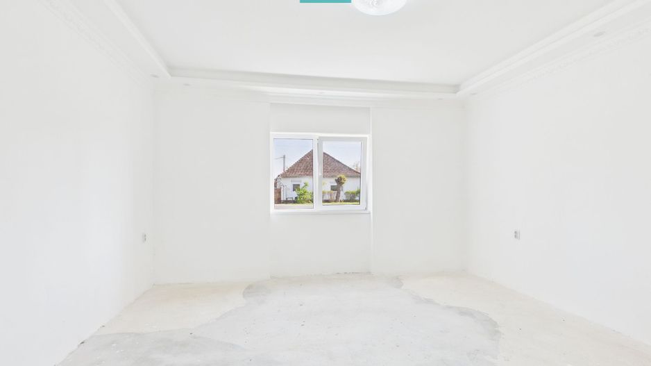 Casă renovată 4 camere si 1452 mp teren în Bătania - Poză 4