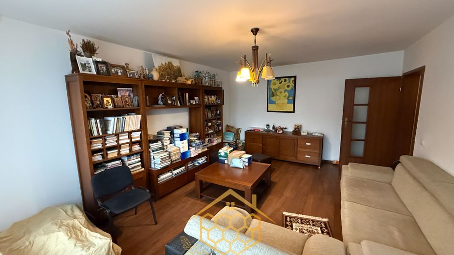 Apartament spatios 3 camere la 10 minute de centru cu loc de parcare - Poză 2