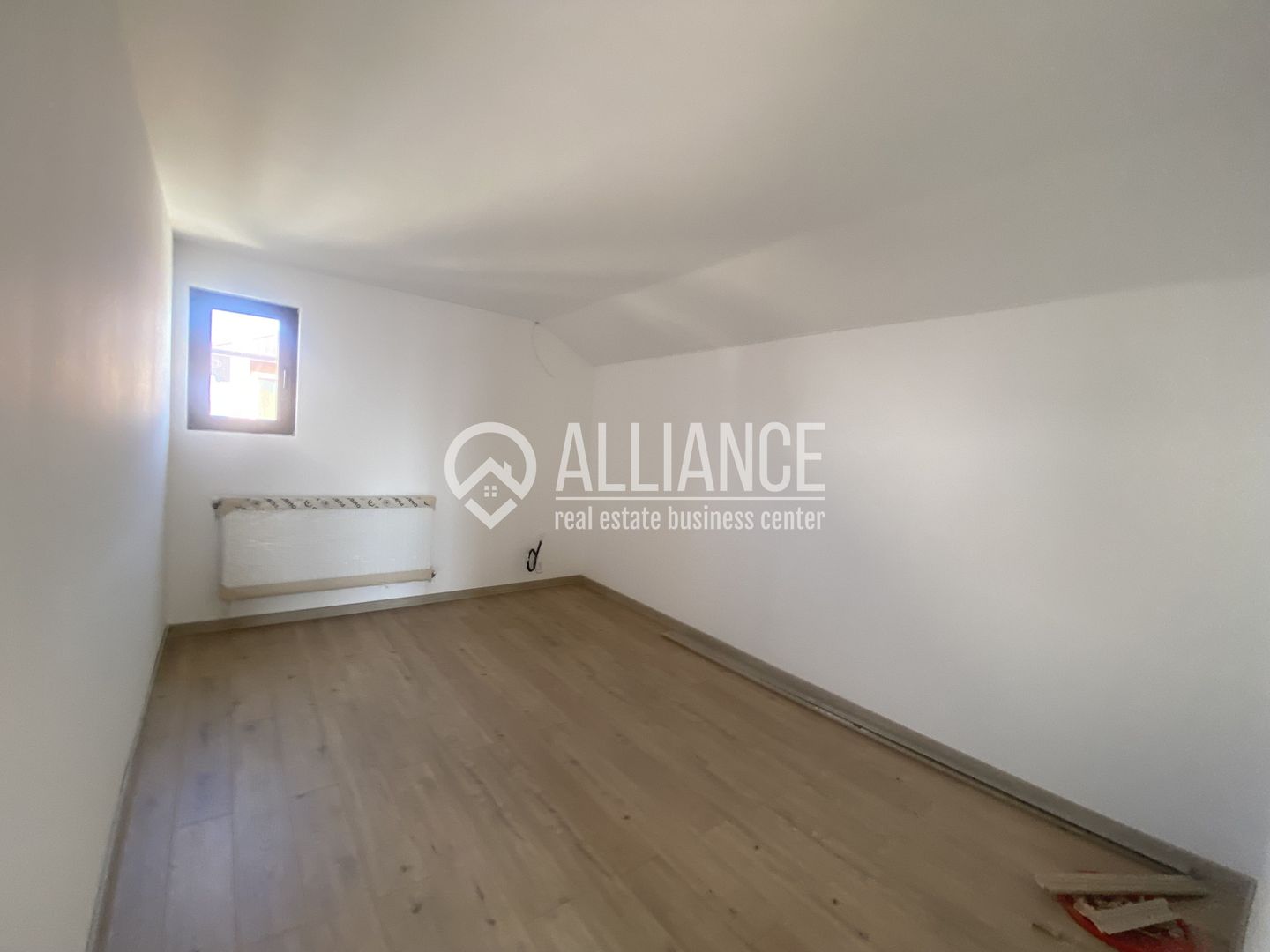 VALU LUI TRAIAN(COD 07) -Casa P+M 5 camere cu teren de 300 mp - Poză 12