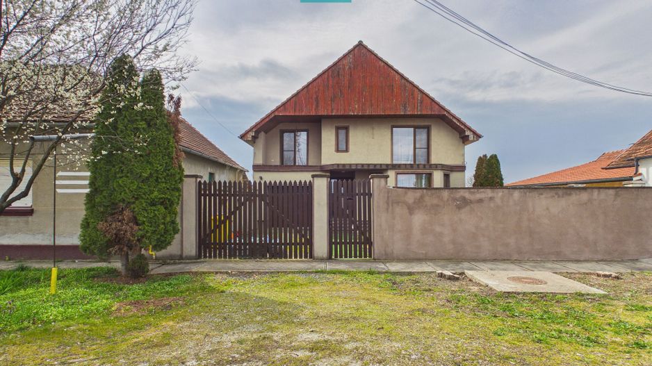 Casă spațioasă în Sântana - Poză 31