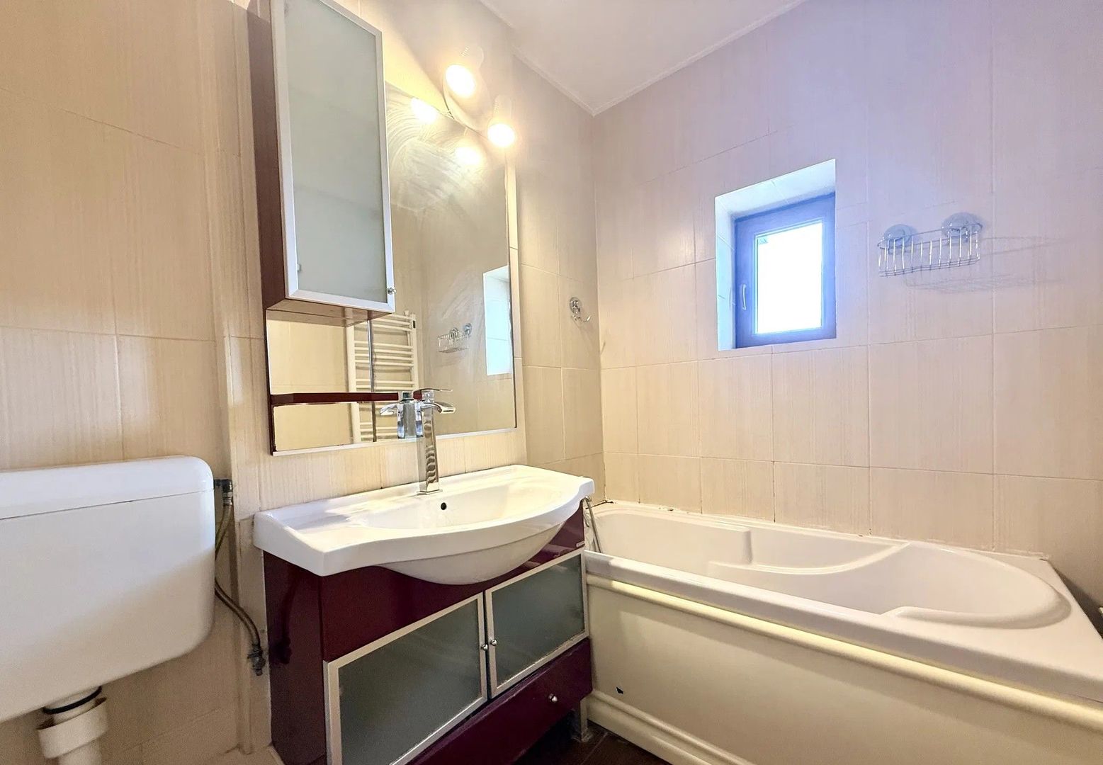 Apartament amplu si luminos, trei camere decomandat, Nicolae Titulescu - Poză 9