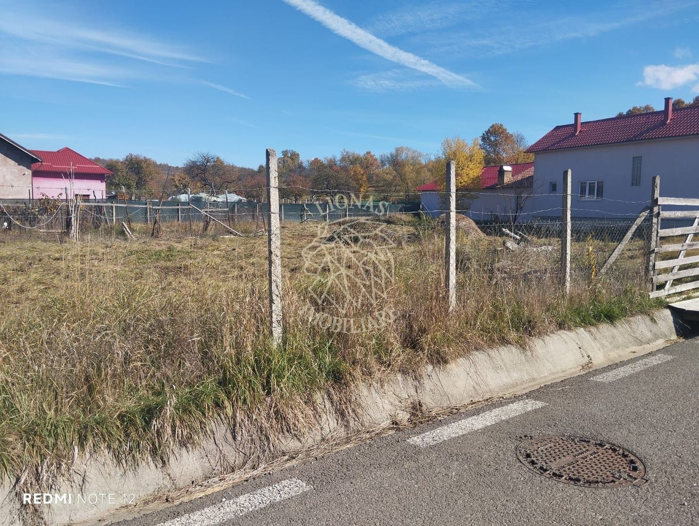 Teren intravilan 1000 mp la drum asfaltat-utilitati-Josenii Bargaului - Poză 2