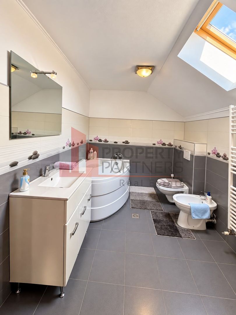 Casă tip duplex, renovată integral, în Cristian – Brașov - Poză 12