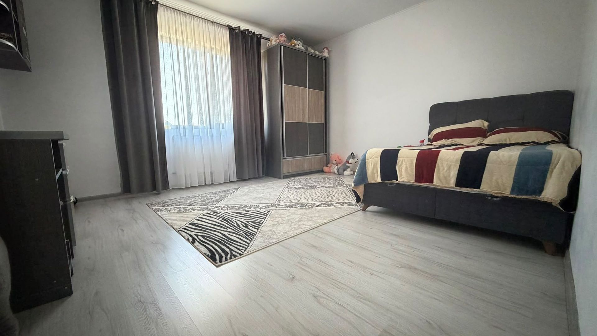 CASĂ INDIVIDUALĂ  DOMNESTI I COMPLEX PRIVAT | TEREN 430 MP | MOBILATĂ ȘI UTILATĂ - Poză 6