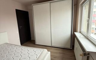 Apartament de 3 camere decomandat – vedere liberă spre Piața Victoriei - Poză 6