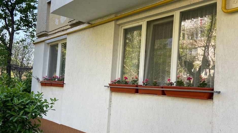 Agentia BRASADAS vinde apt. modern 2 cam parter Carpați 1. - Poză 1