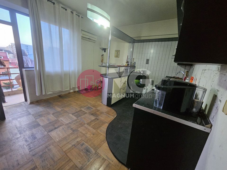 Casă Impresionantă de Vânzare Vitan ideal pentru Locuință sau Business - Poză 9