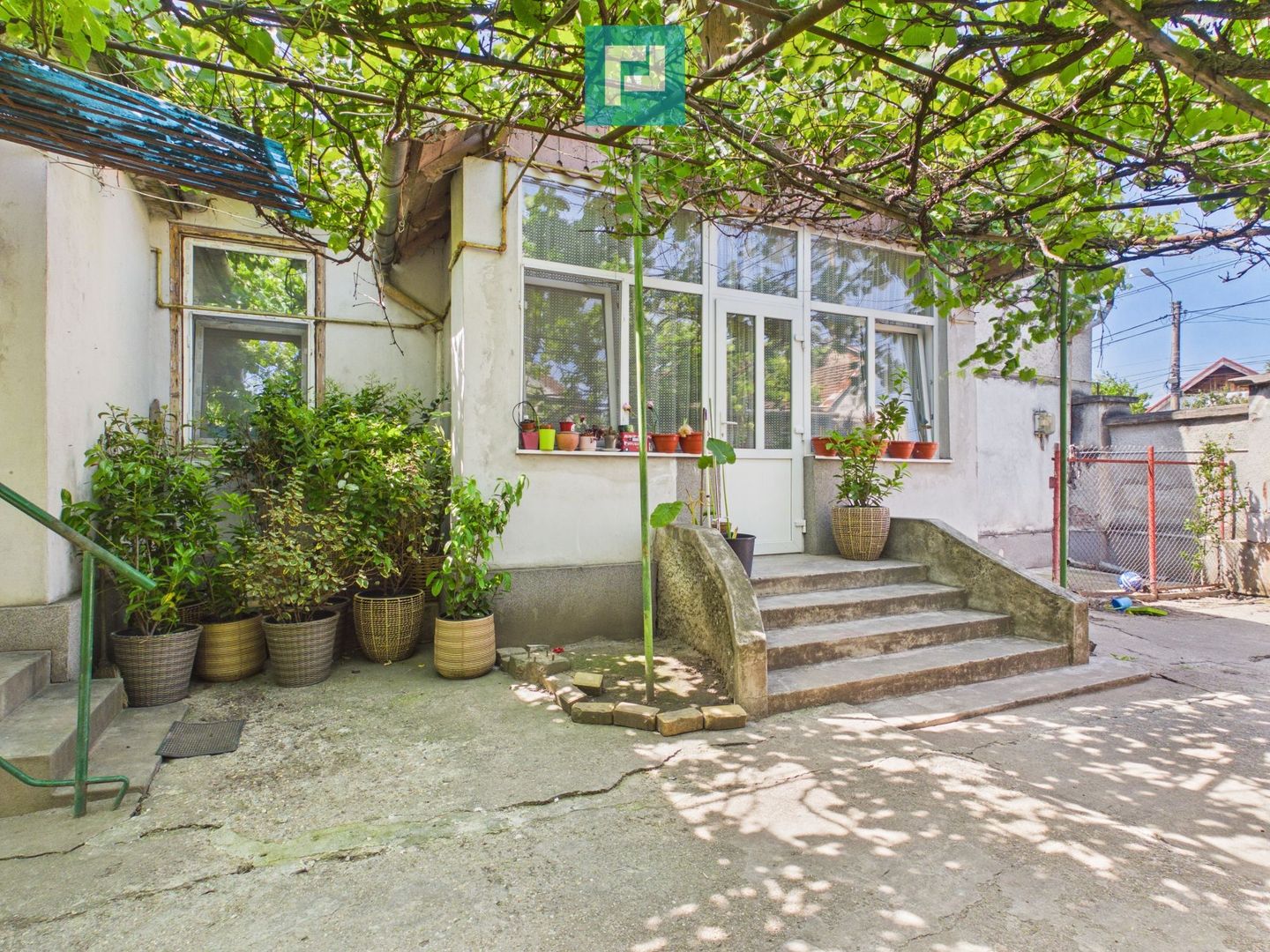 Casă individuală zonă centrală - teren 940 mp - Poză 1
