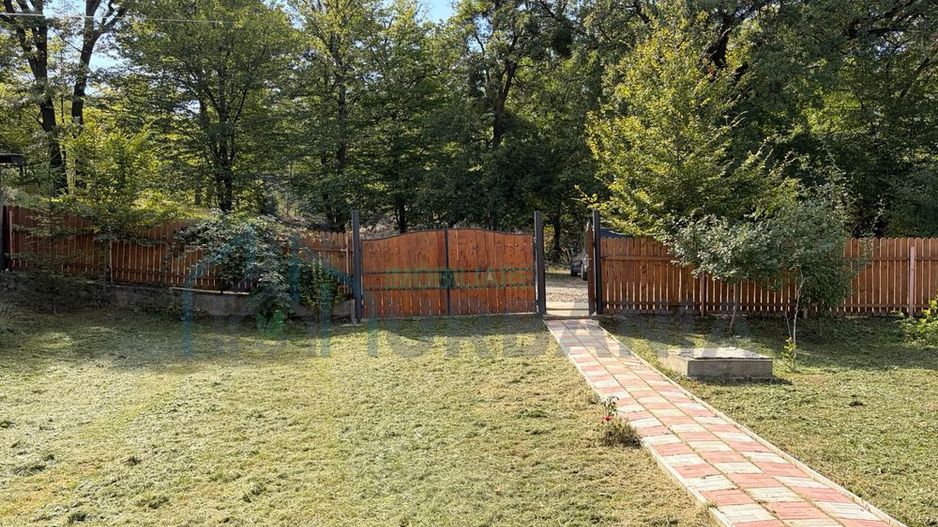 Casă cu 2 dormitoare și living spațios, 105 mp, la marginea pădurii, Strunga - Poză 2