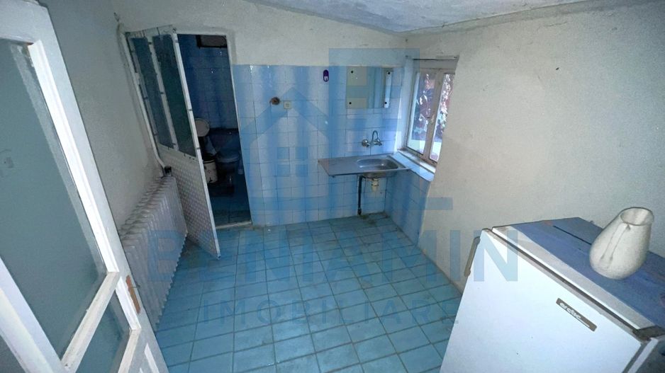 Casă cu personalitate și teren generos in Livezi, comuna Podari - Poză 9