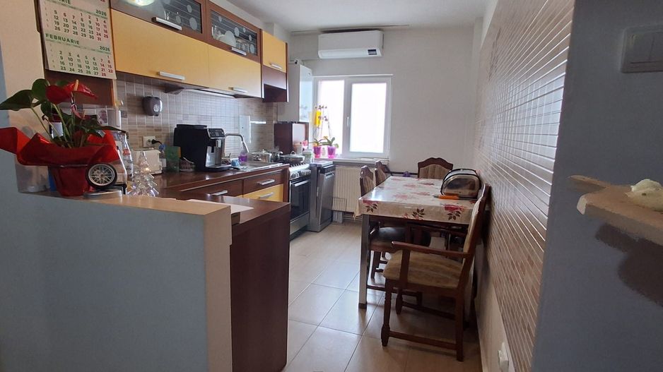 Apartament cu 3 camere de vânzare in Cetate - Poză 4